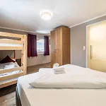 בקתה Alpine Chalet Near Zell Am See For 12