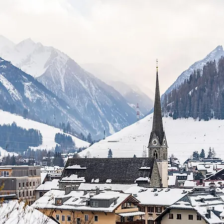 Chalet Alpine Near Zell Am For 12 Bruck an der Grossglocknerstrasse