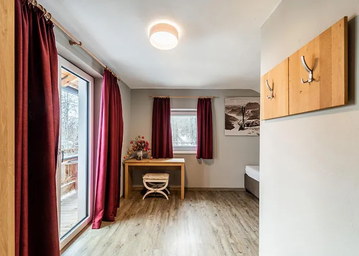 In Bruck Near Slopes Dağ evi